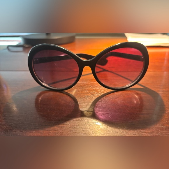 Simply Vera Black Sunglasses - Picture 1 of 3